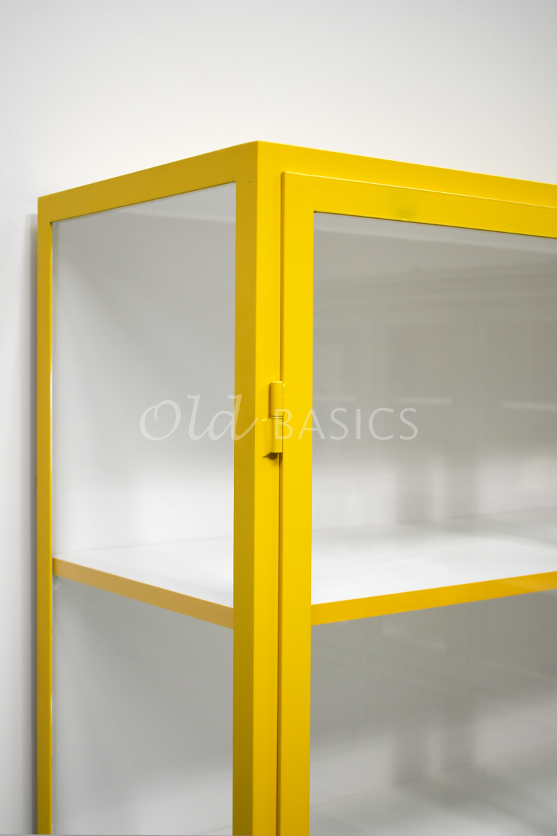 Detail van Apothekerskast Vitrine, 3 deuren, RAL1032, geel, materiaal staal